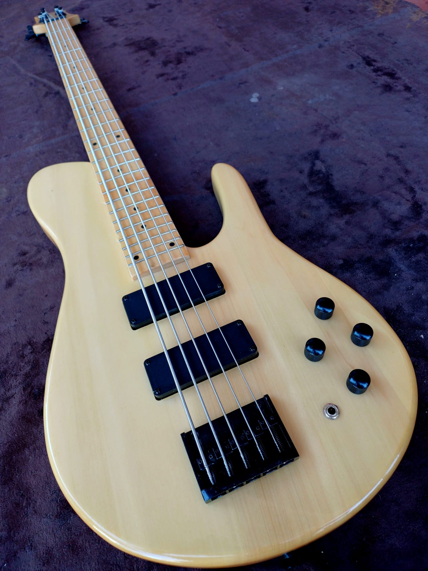 Basso elettrico 5 corde modello emperor 