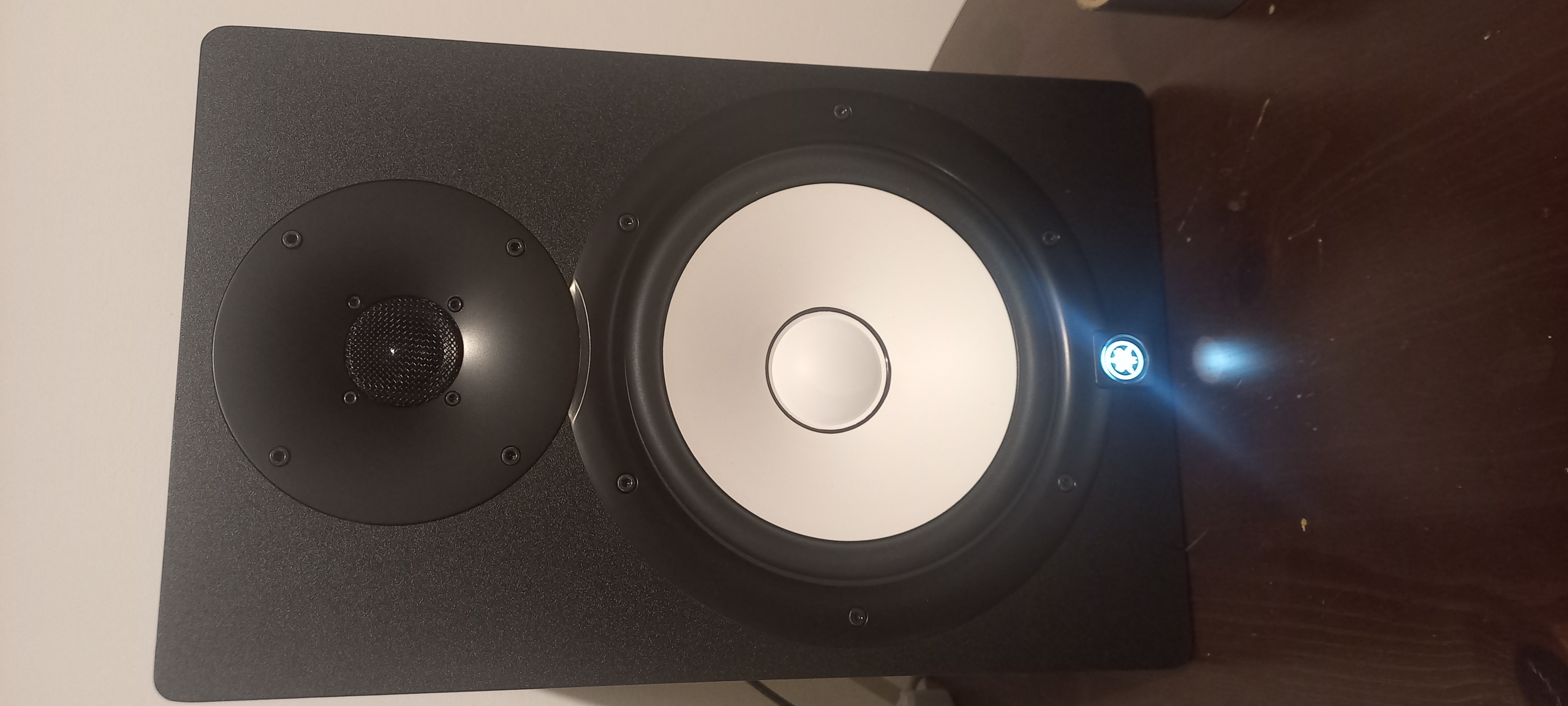 Studio Monitor HS8