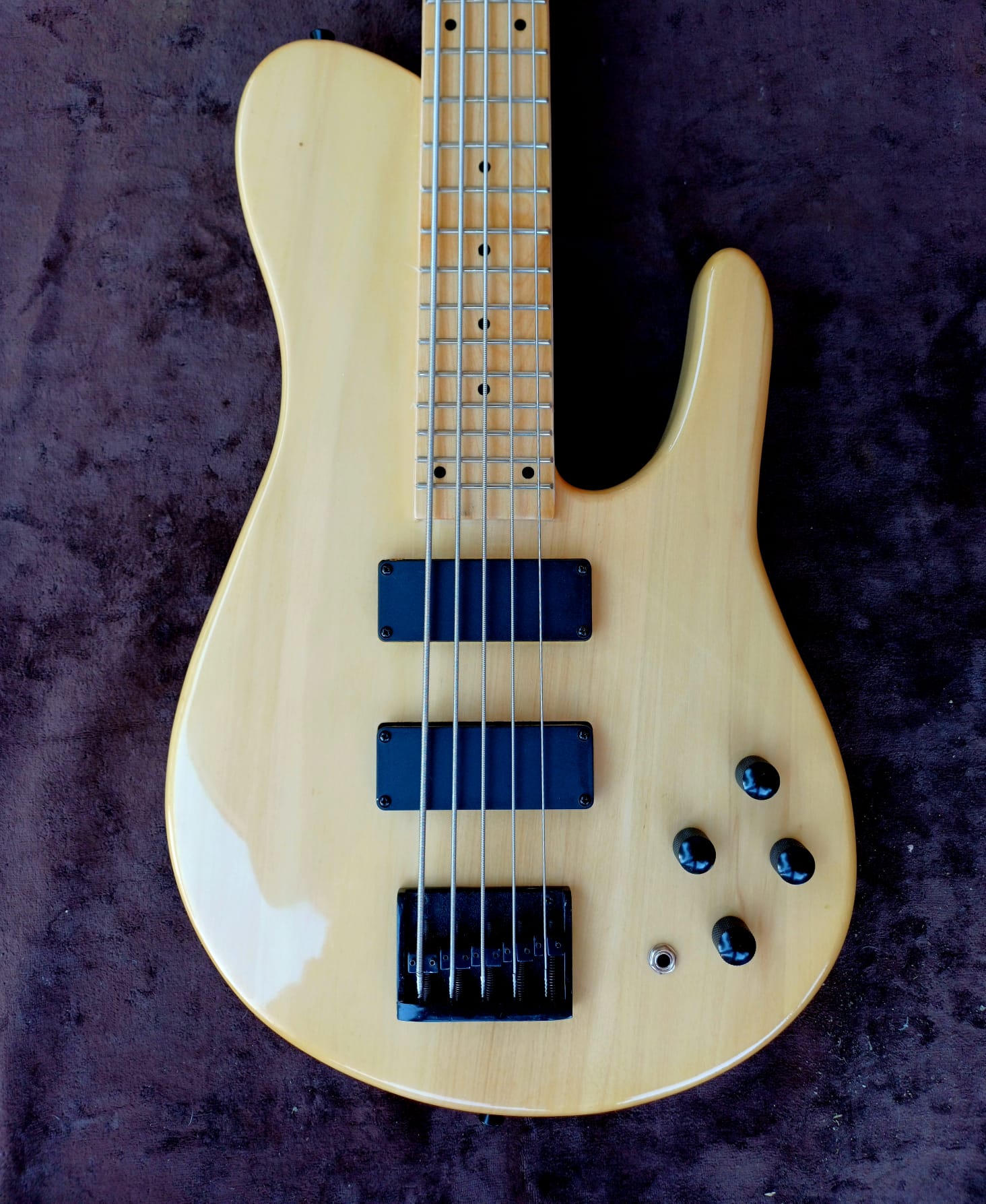 Basso elettrico 5 corde modello emperor 