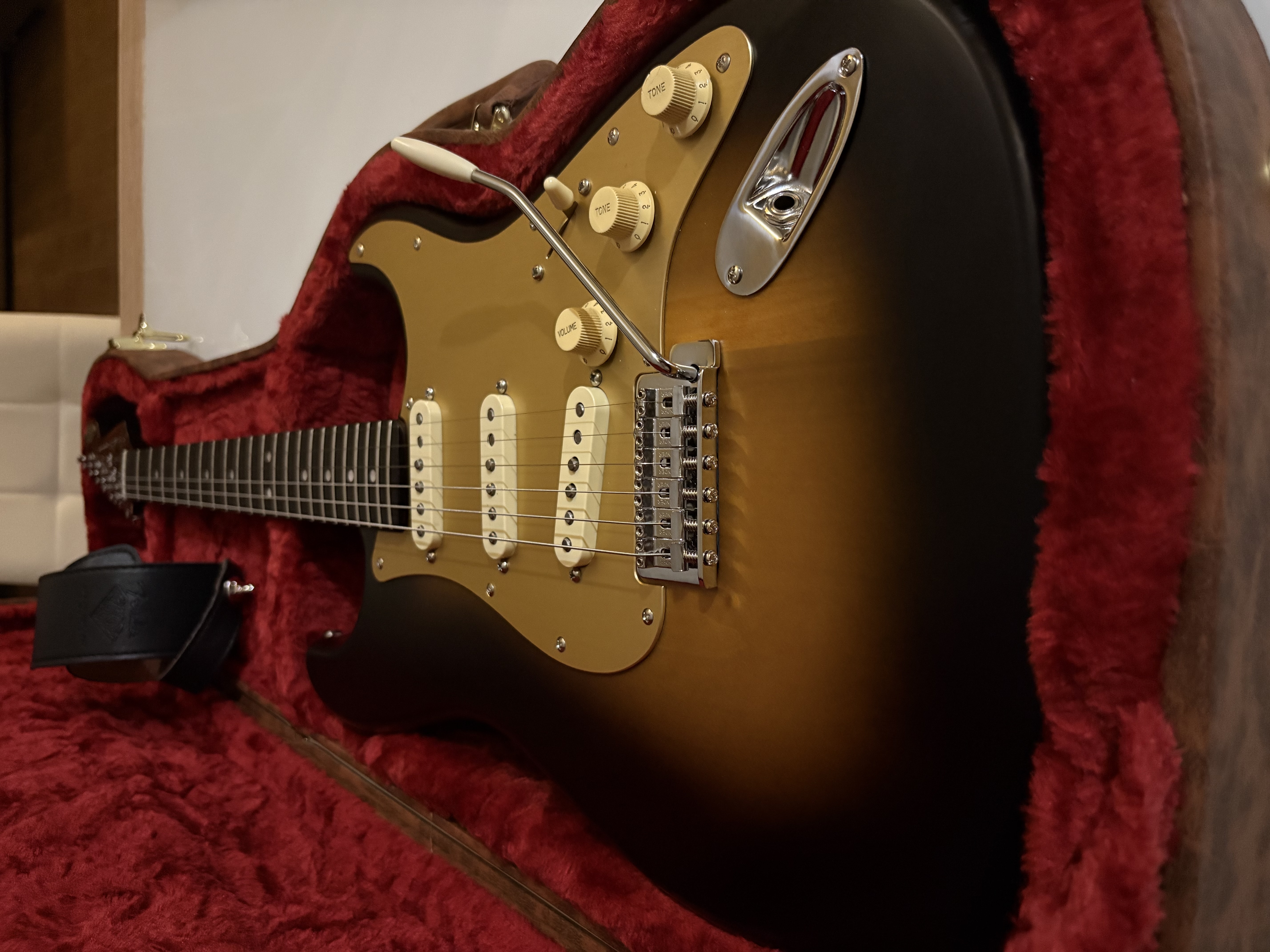 STRATOCASTER FAT 50 CUSTOM SHOP HANDMADE CUSTOM AUTOBLOCC. CASE RIG. NO SCAMBIO